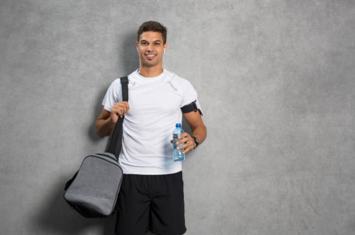 Mengenal Duffle Bag: Tas yang Bikin Lo Keliatan Kece Pas Nge-Gym!